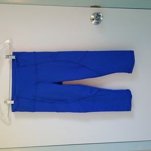 Outrun 17" crop lululemon size four, blue